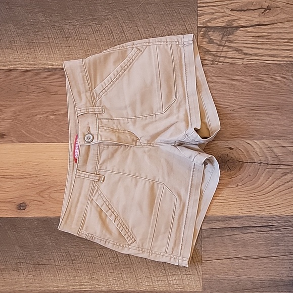 UNIONBAY Shorts Union Bay Juniors Khaki Shorts Size 3 Poshmark